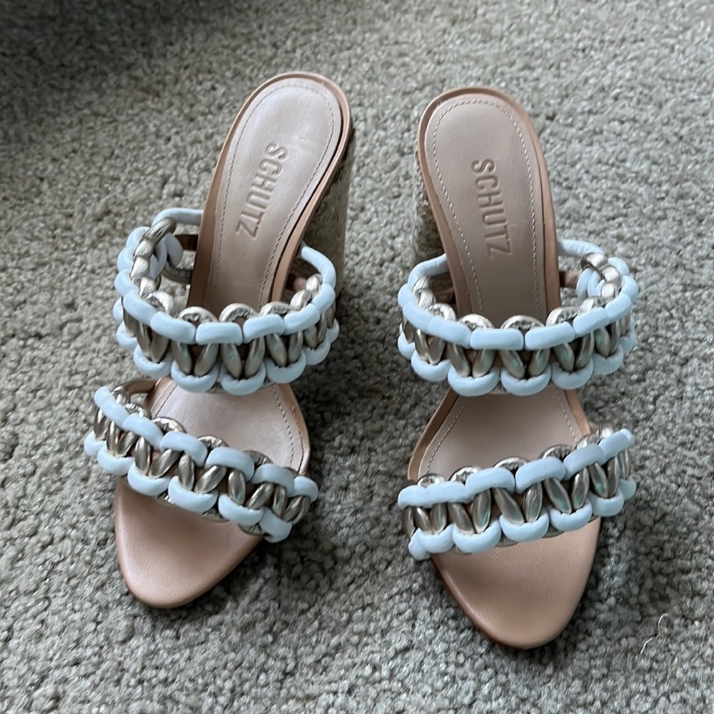 Schutz Juliet Woven Mule. White w/ gold. Size: 7